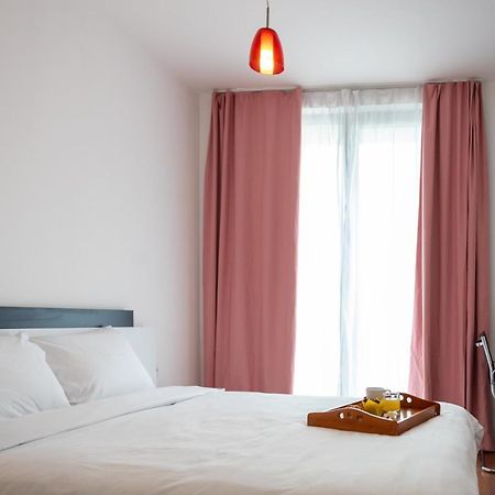 Sunny 1Bdr Apartment Near Center ソフィア エクステリア 写真