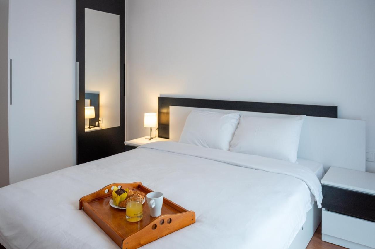 Sunny 1Bdr Apartment Near Center ソフィア エクステリア 写真