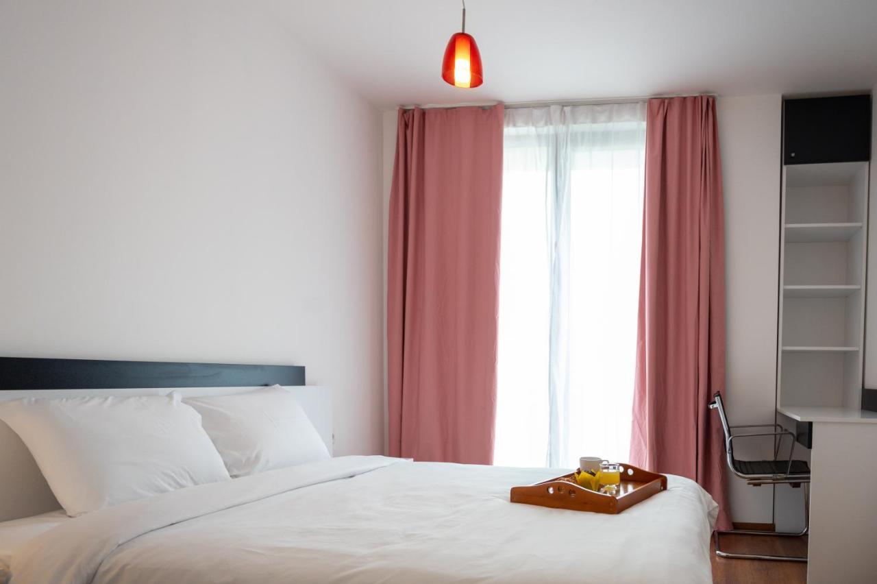 Sunny 1Bdr Apartment Near Center ソフィア エクステリア 写真