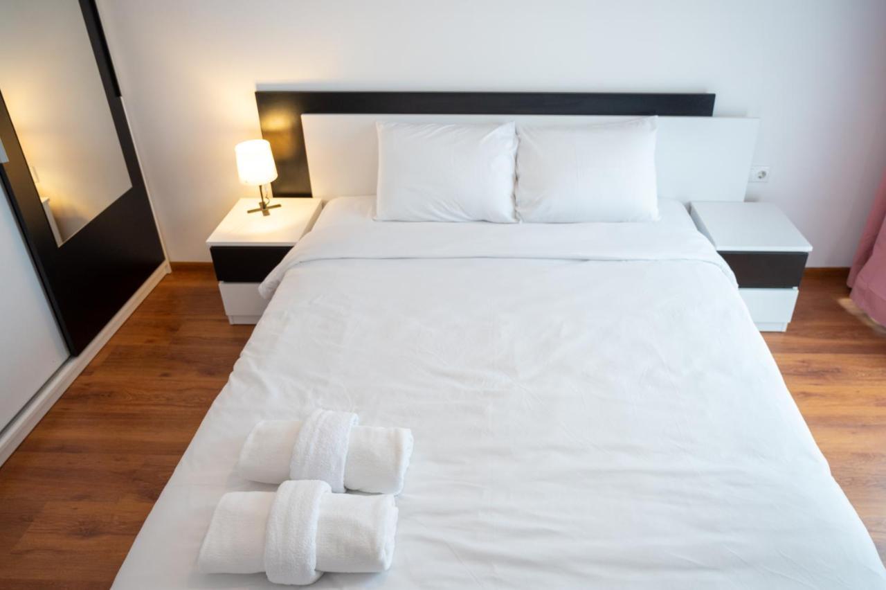 Sunny 1Bdr Apartment Near Center ソフィア エクステリア 写真