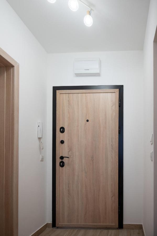 Sunny 1Bdr Apartment Near Center ソフィア エクステリア 写真